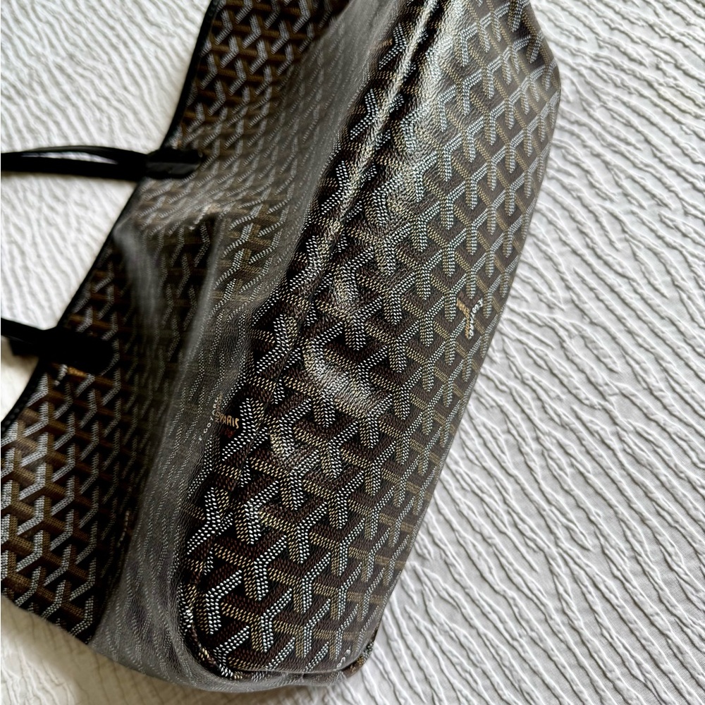 Inspired Goyard Brown and Black Chevron-Patterned Tote with Pouch - Picture 4 of 5